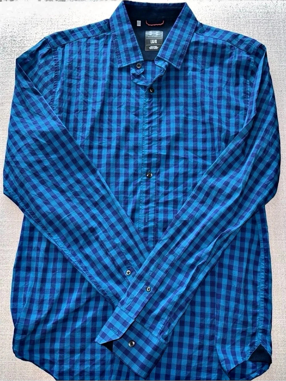 Under Armour Plaid Button Down in Blue & Black Size Large Like New